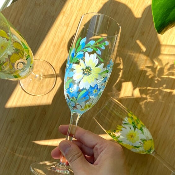 Håndmalt og personlig glass til som gave til brudepar eller bryllupet